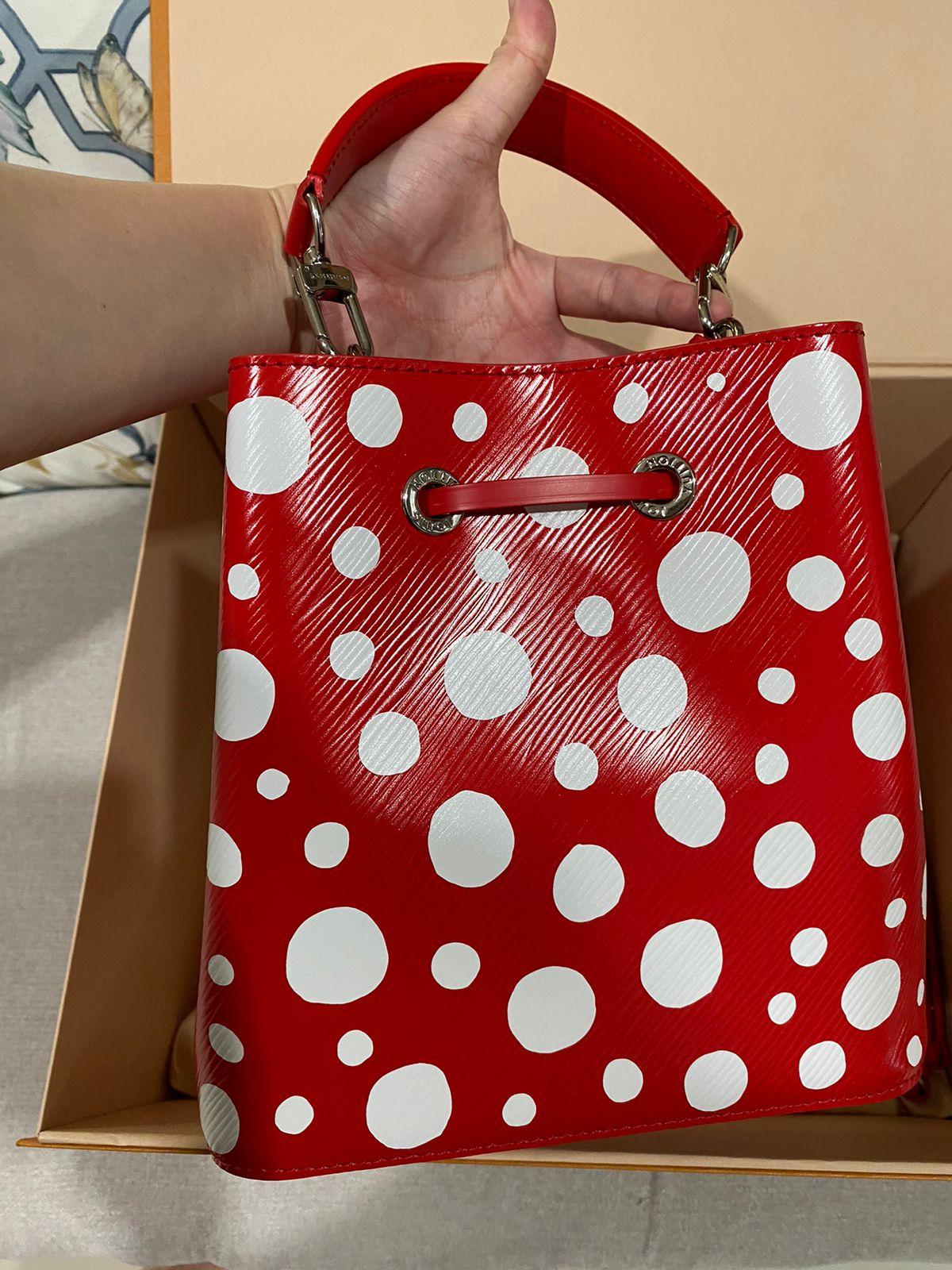 2023 Louis Vuitton Yayoi Kusama Red Epi Polkadot NeoNoe BB Bucket Bag For Sale 9