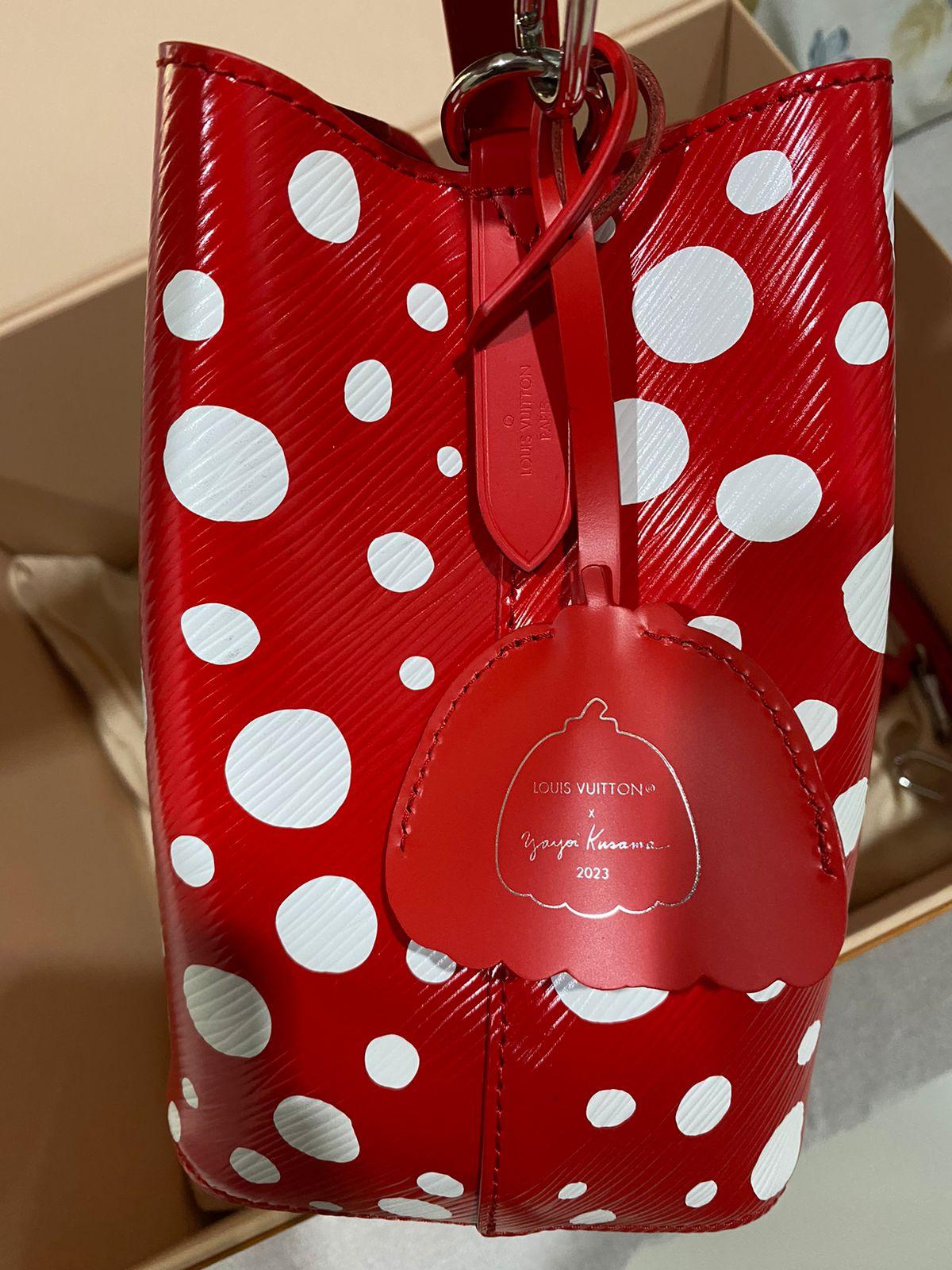 2023 Louis Vuitton Yayoi Kusama Red Epi Polkadot NeoNoe BB Bucket Bag For Sale 10