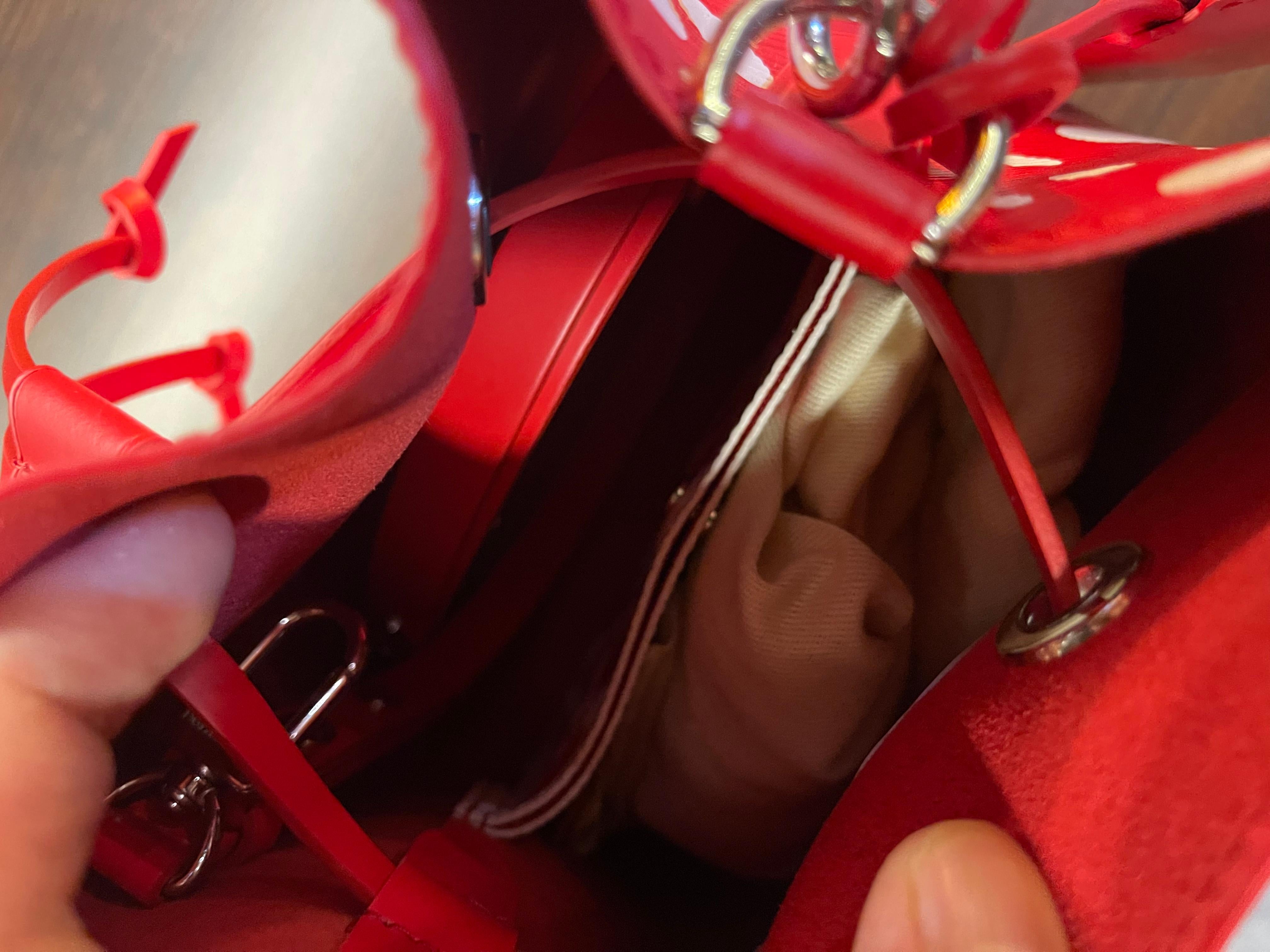 2023 Louis Vuitton Yayoi Kusama Red Epi Polkadot NeoNoe BB Bucket Bag For Sale 1