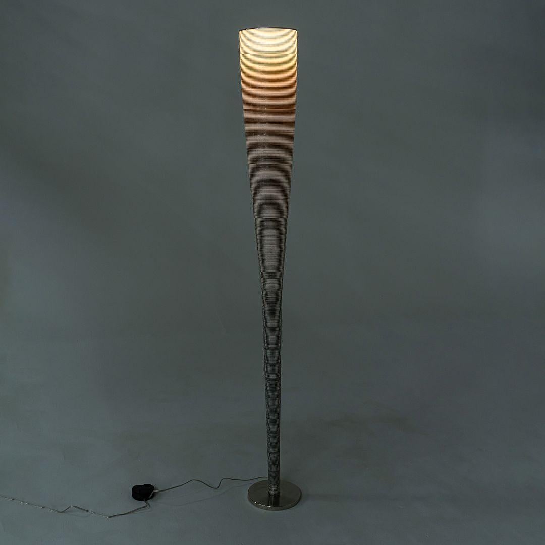 Italiano 2023 Marc Sadler per Foscarini Lampada da terra Mite in nero e cromo in vendita