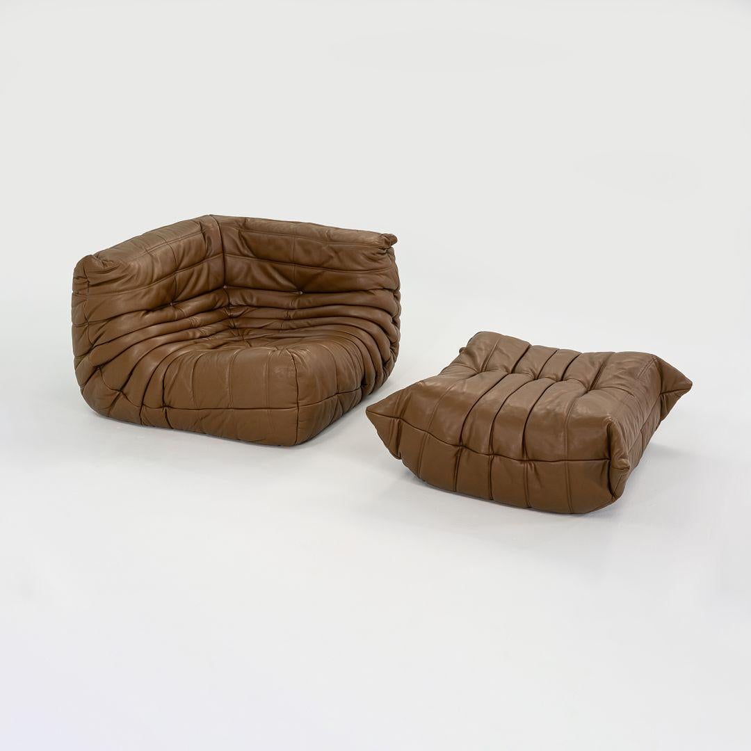 2023 Michel Ducaroy para Ligne Roset Otomana con reposapiés TOGO de piel Kyoto en venta 2