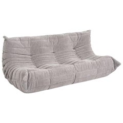 2023 Michel Ducaroy für Ligne Roset Togo Dreisitziges Sofa aus Lhuis Gris Stoff