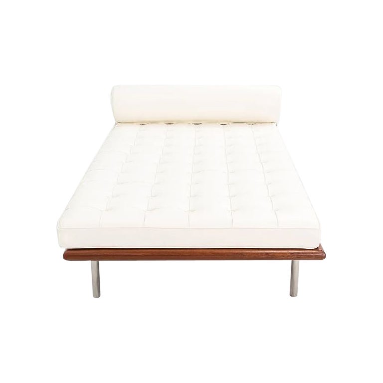 2023 Mies van der Rohe pour Knoll Lit de jour Barcelona en cuir blanc, modèle 258L