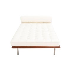 2023 Mies van der Rohe pour Knoll Lit de jour Barcelona en cuir blanc, modèle 258L