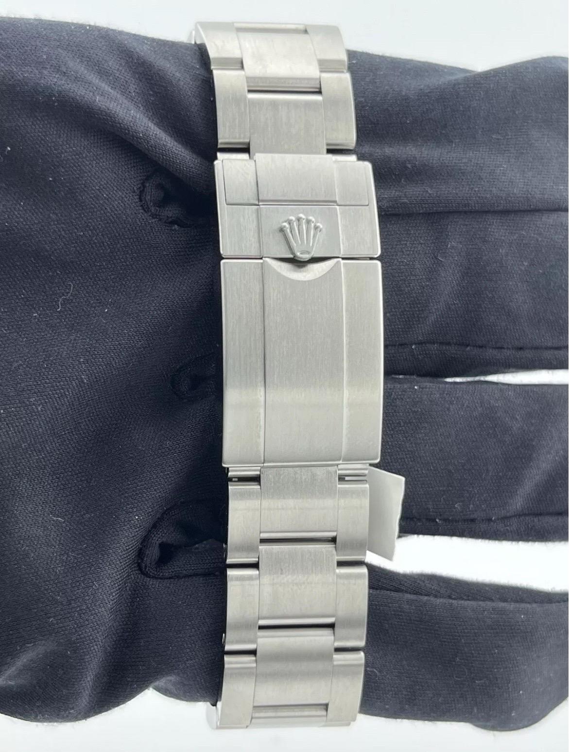 2023 MINT Rolex Explorer II 42mm 226570 Steel Black Dial Automatic Watch en vente 8