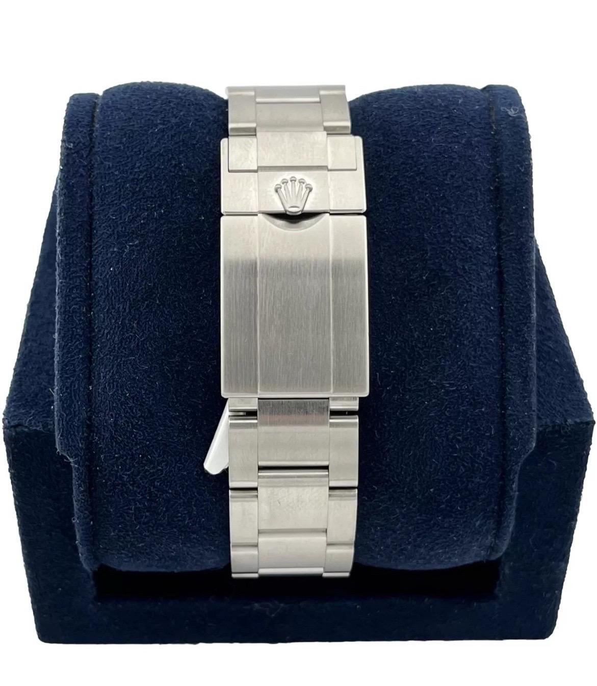2023 MINT Rolex Explorer II 42mm 226570 Steel Black Dial Automatic Watch en vente 2
