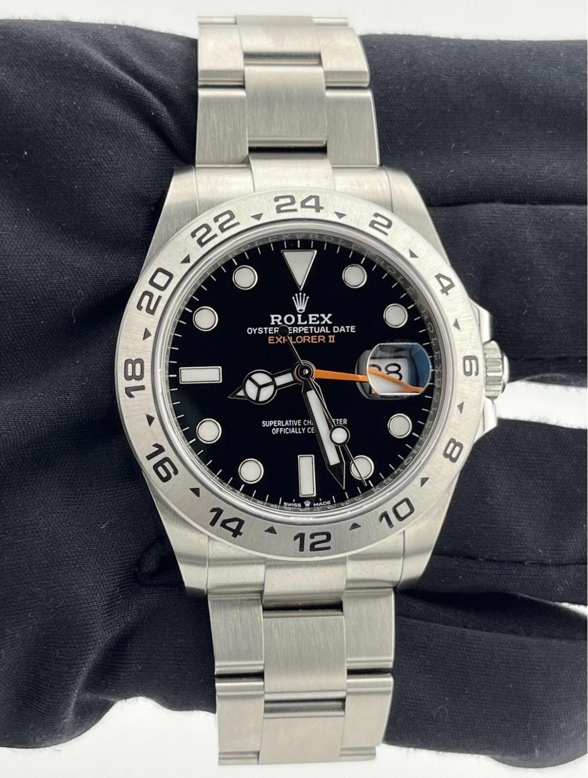 2023 MINT Rolex Explorer II 42mm 226570 Steel Black Dial Automatic Watch en vente 4
