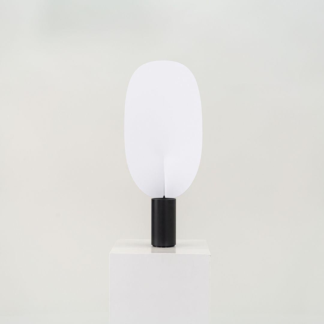 2023 Patricia Urquiola für Flos Serena Tisch-/Schreibtischleuchte mit schwarzem Diffusor (Moderne) im Angebot