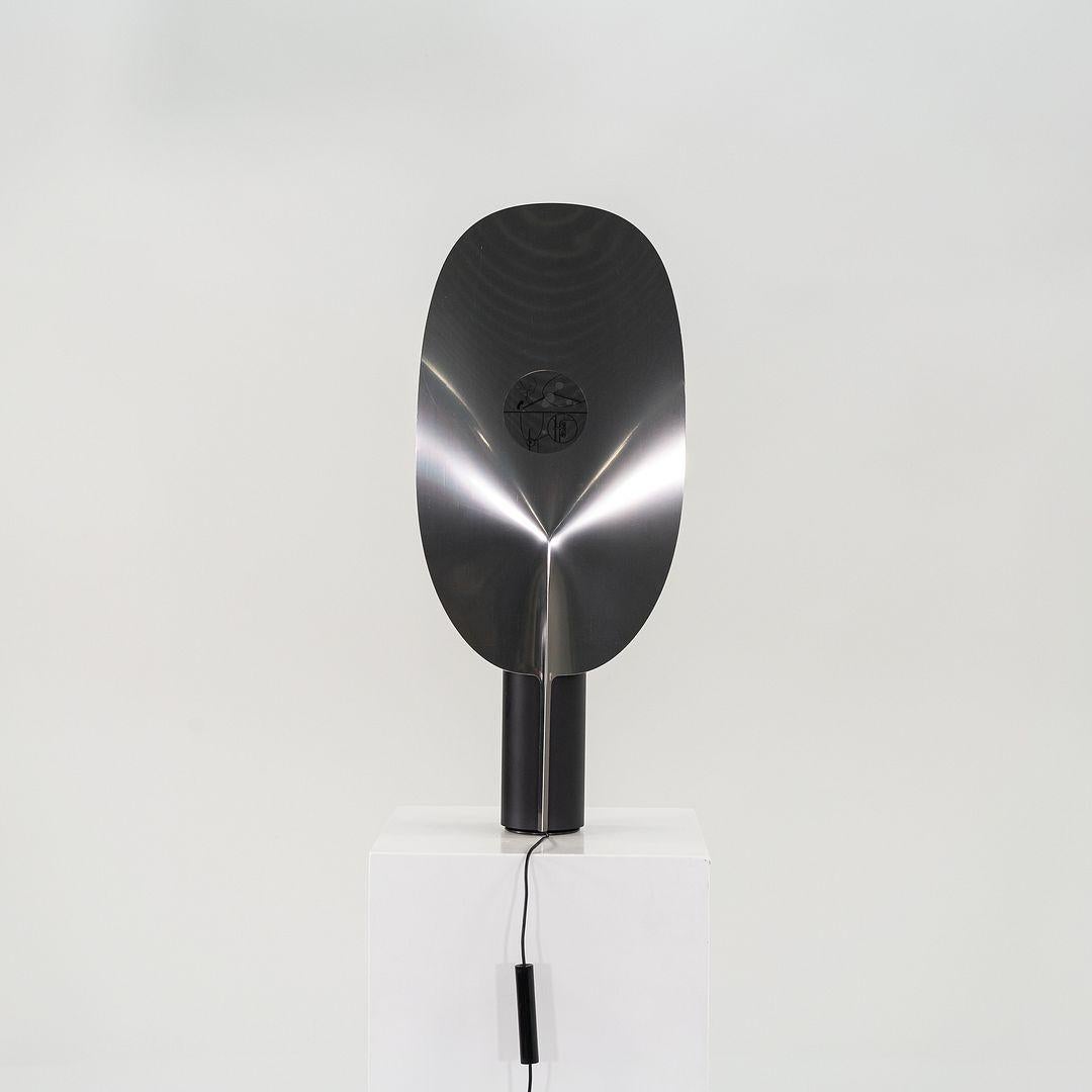 2023 Patricia Urquiola für Flos Serena Tisch-/Schreibtischleuchte mit schwarzem Diffusor (Italienisch) im Angebot