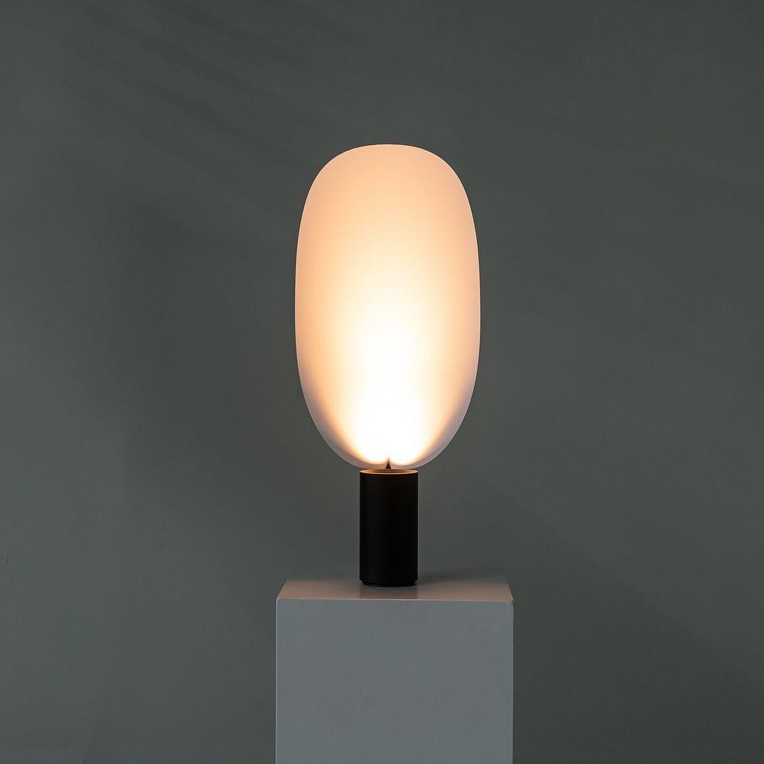 2023 Patricia Urquiola für Flos Serena Tisch-/Schreibtischleuchte mit schwarzem Diffusor im Zustand „Hervorragend“ im Angebot in Philadelphia, PA