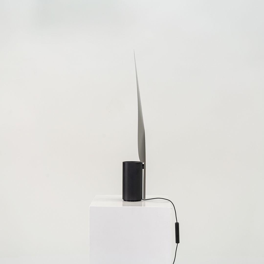 2023 Patricia Urquiola für Flos Serena Tisch-/Schreibtischleuchte mit schwarzem Diffusor im Angebot 1