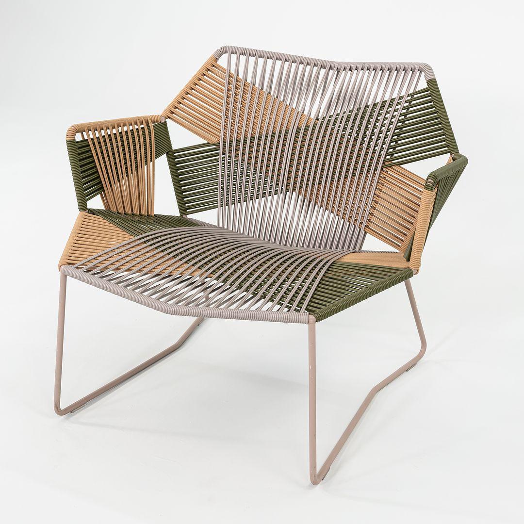 2023 Patricia Urquiola per Moroso Tropicalia Lounge Arm Chair Verniciata in Verde in vendita 3