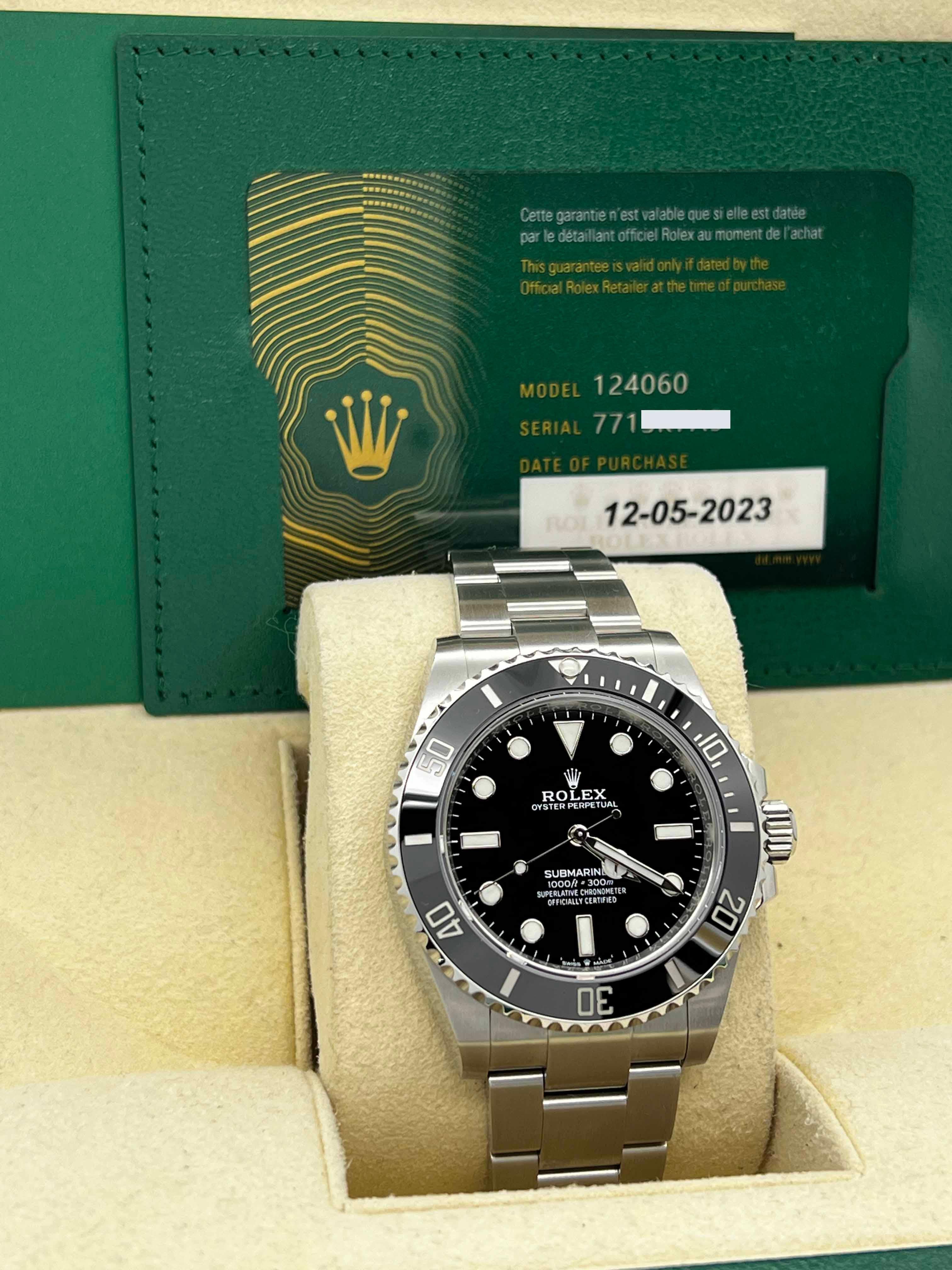 Stilnummer: 124060



Seriennummer: 7713K***



Jahr: 2023

 

Modell: Submariner

 

MATERIAL des Gehäuses: Rostfreier Stahl 

 

Band: Rostfreier Stahl 

 

Lünette: Schwarze Keramik

 

Zifferblatt: Schwarz

 

Gesicht: Saphirglas 

