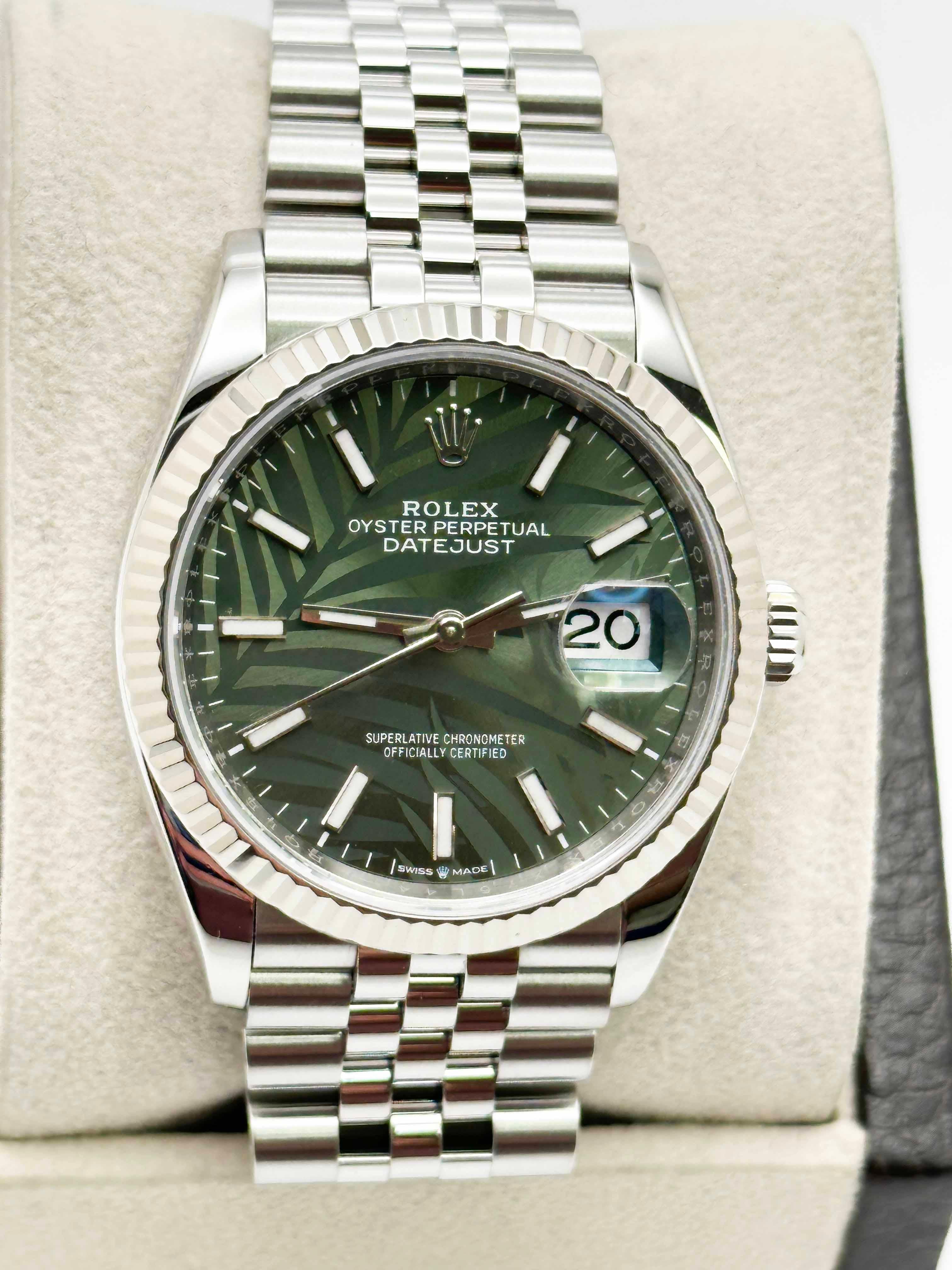 Stilnummer: 126234



Seriennummer: X75L4***



Jahr: 2023

 

Modell: Datejust

 

MATERIAL des Gehäuses: Rostfreier Stahl 

 

Band:  Rostfreier Stahl 

 

Lünette:  18K Weißgold geriffelte Lünette 

 

Zifferblatt: Grünes Palmenzifferblatt 

