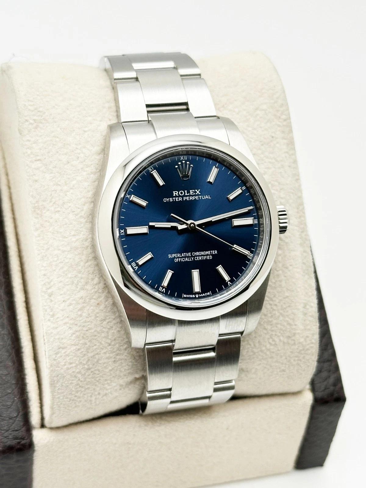 2023 Rolex Oyster Perpetual 124200 34mm blaues Zifferblatt Edelstahl Box Papier im Zustand „Hervorragend“ im Angebot in San Diego, CA