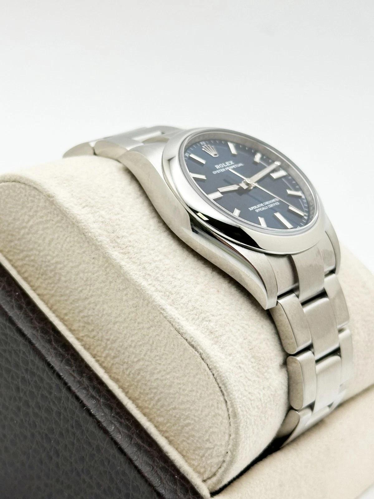 2023 Rolex Oyster Perpetual 124200 34mm blaues Zifferblatt Edelstahl Box Papier im Angebot 3