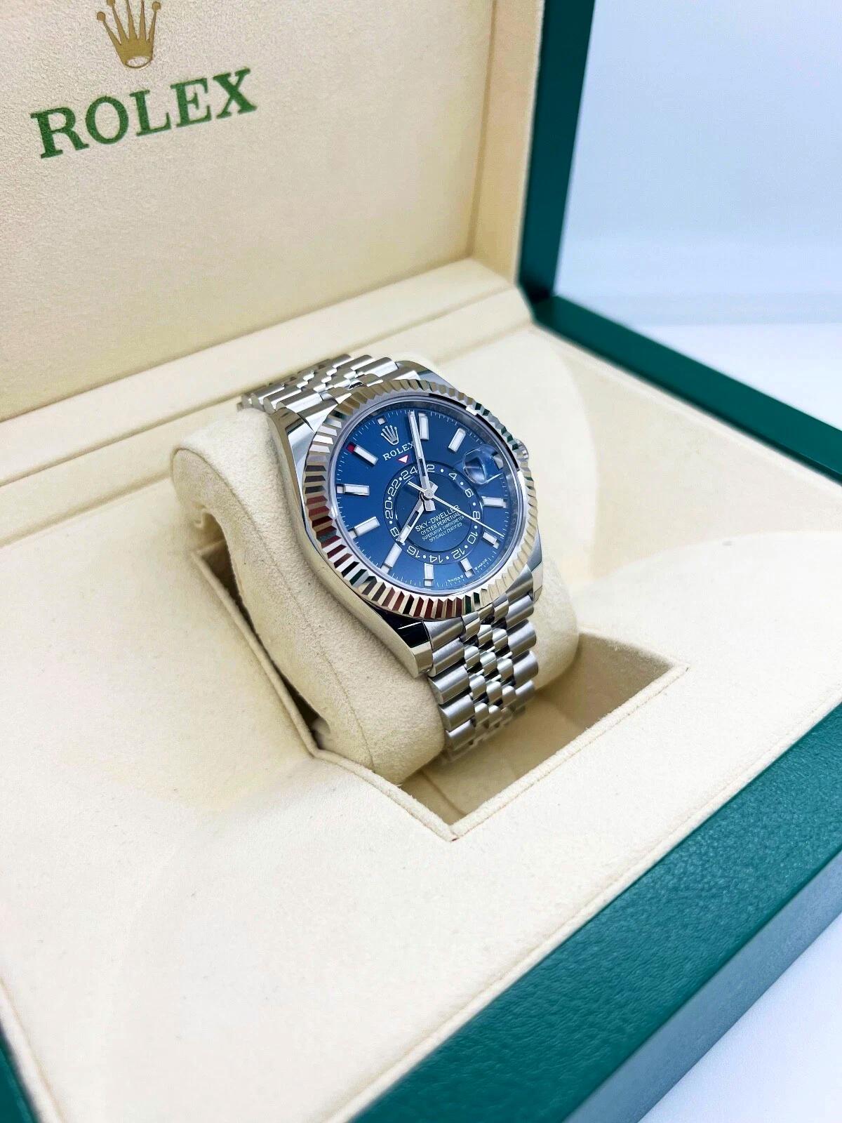 2023 Rolex Sky Dweller 336934 42mm Cadran bleu Acier inoxydable Jubilee Box Paper Excellent état - En vente à San Diego, CA