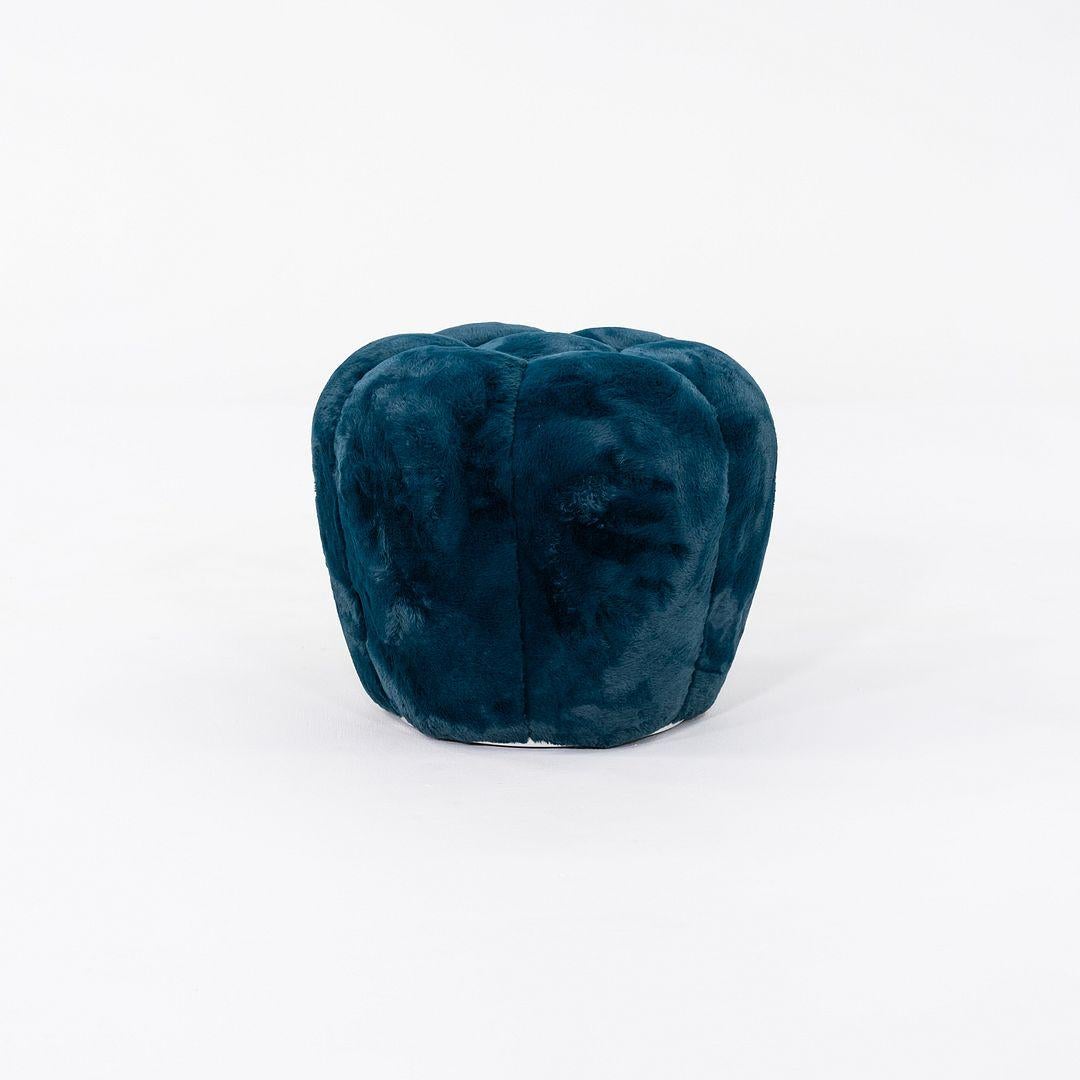 Moderno 2023 Sacha Lakic per Roche Bobois Apexer Ottoman in Petrolio Blu in vendita