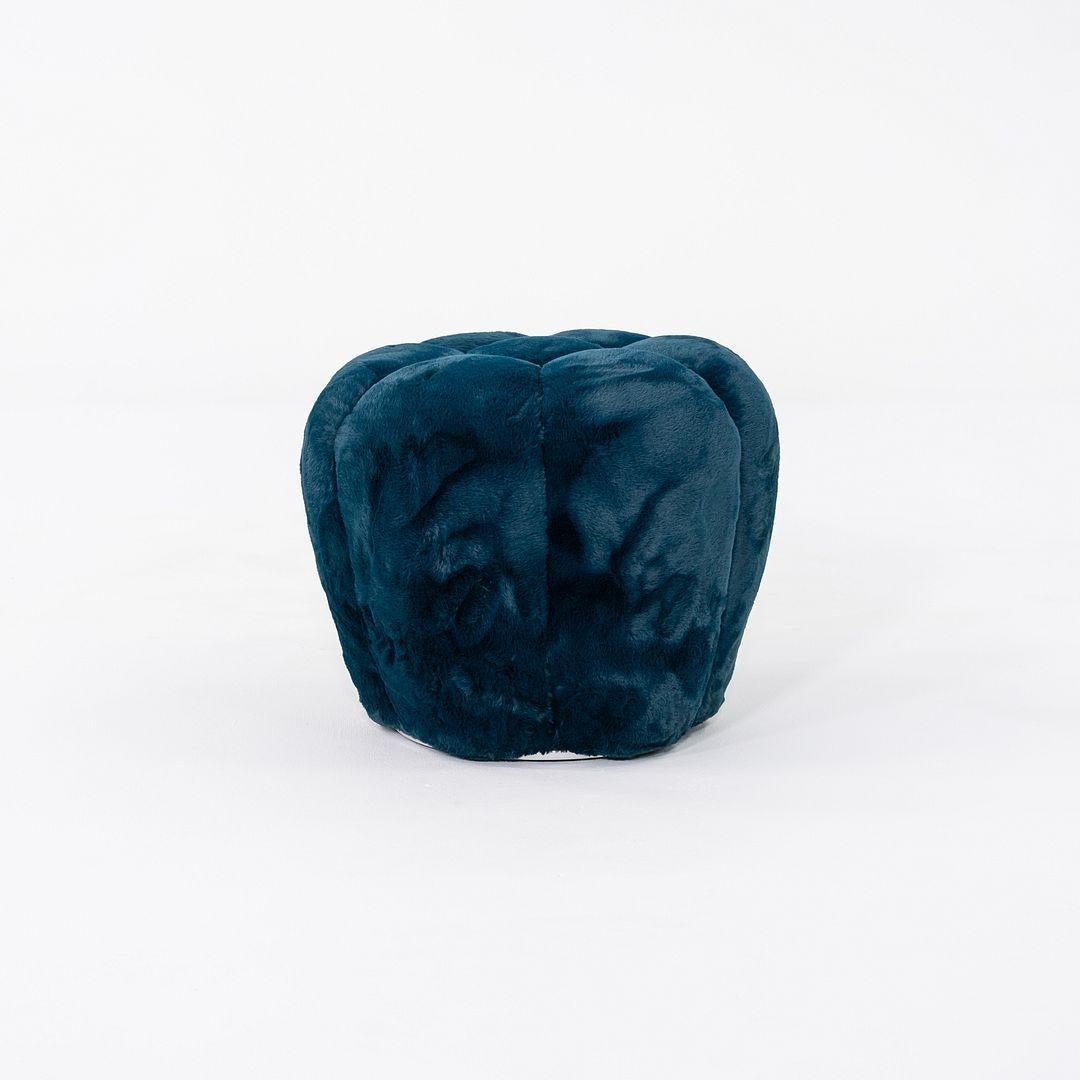 Francese 2023 Sacha Lakic per Roche Bobois Apexer Ottoman in Petrolio Blu in vendita