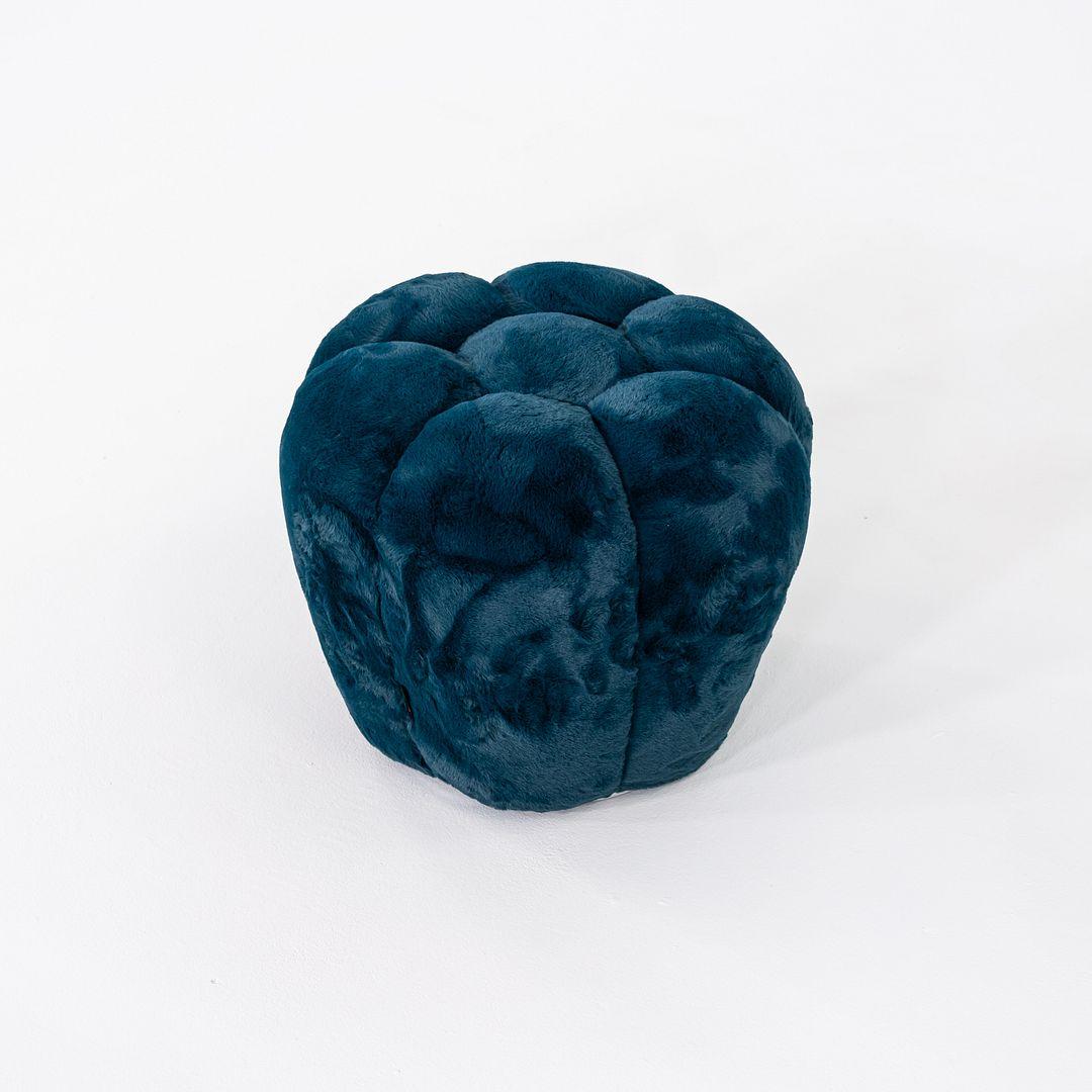 XXI secolo e contemporaneo 2023 Sacha Lakic per Roche Bobois Apexer Ottoman in Petrolio Blu in vendita