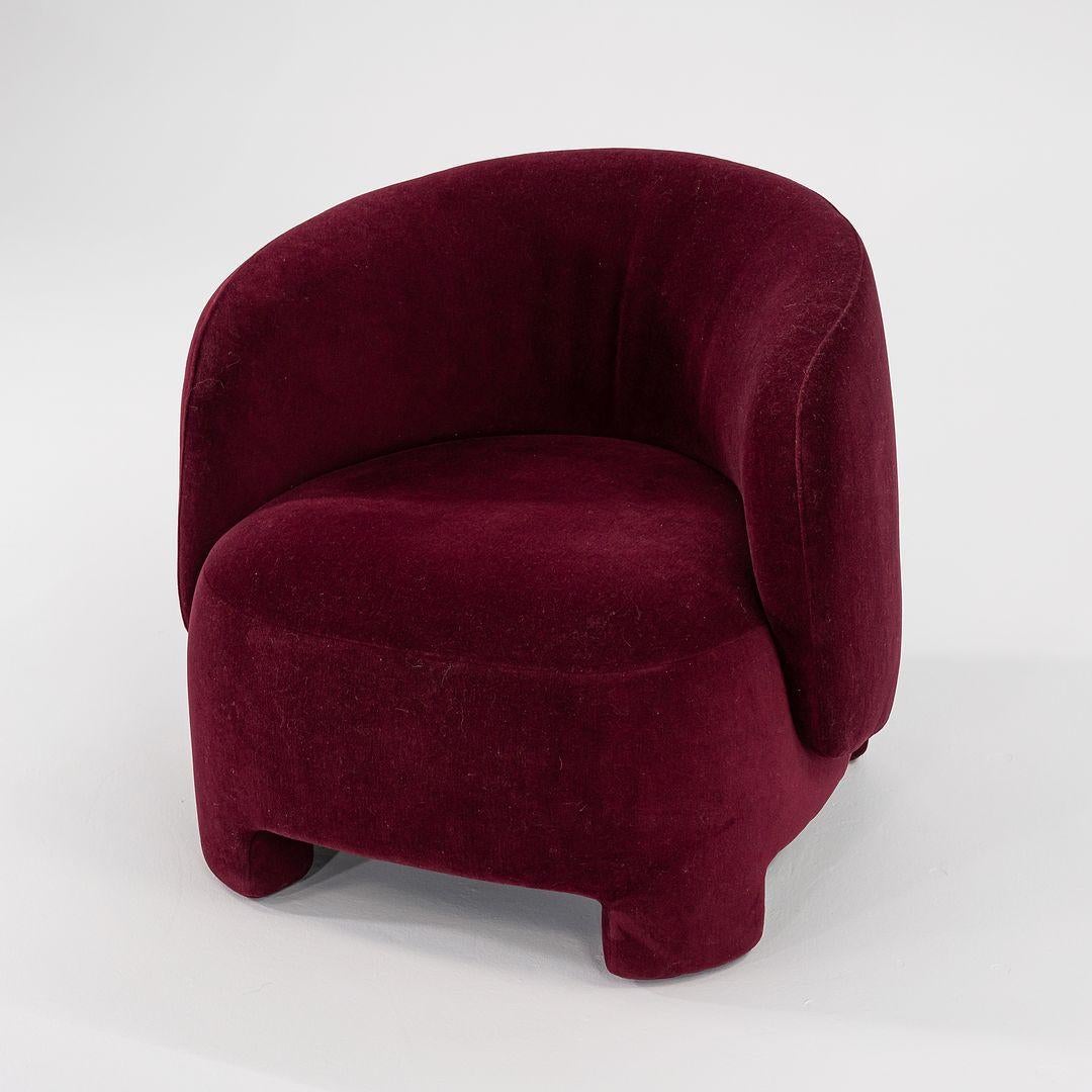 2023 Sebastian Herkner para Ligne Roset Sillón Taru en burdeos suave Moderno en venta