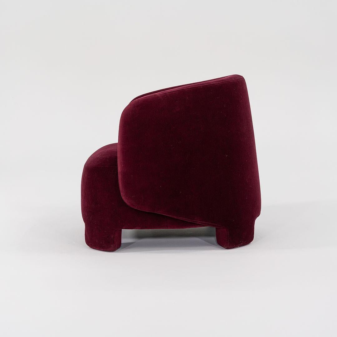 2023 Sebastian Herkner para Ligne Roset Sillón Taru en burdeos suave Europeo en venta