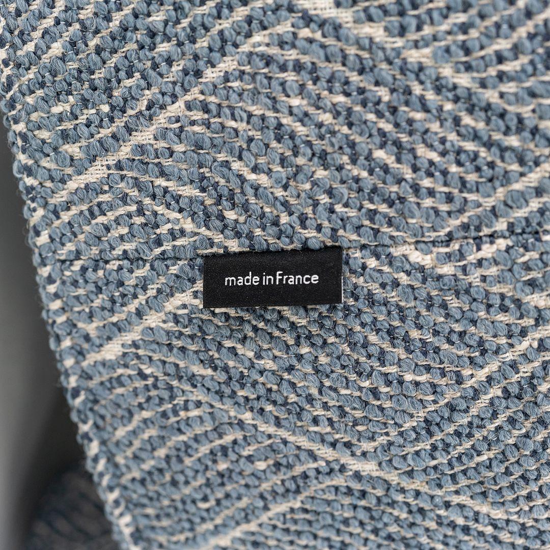 2023 Sebastian Herkner für Ligne Roset Taru Loungesessel in Erpi Bleu-Stoff im Angebot 1