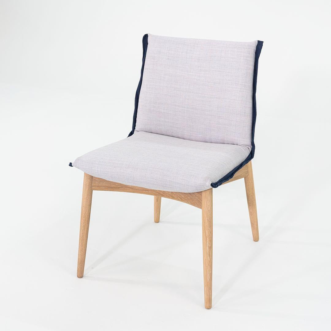 Danese 2023 Set di 7 sedie da pranzo EOO4 di EOOS per Carl Hansen in tessuto blu e Oak in vendita
