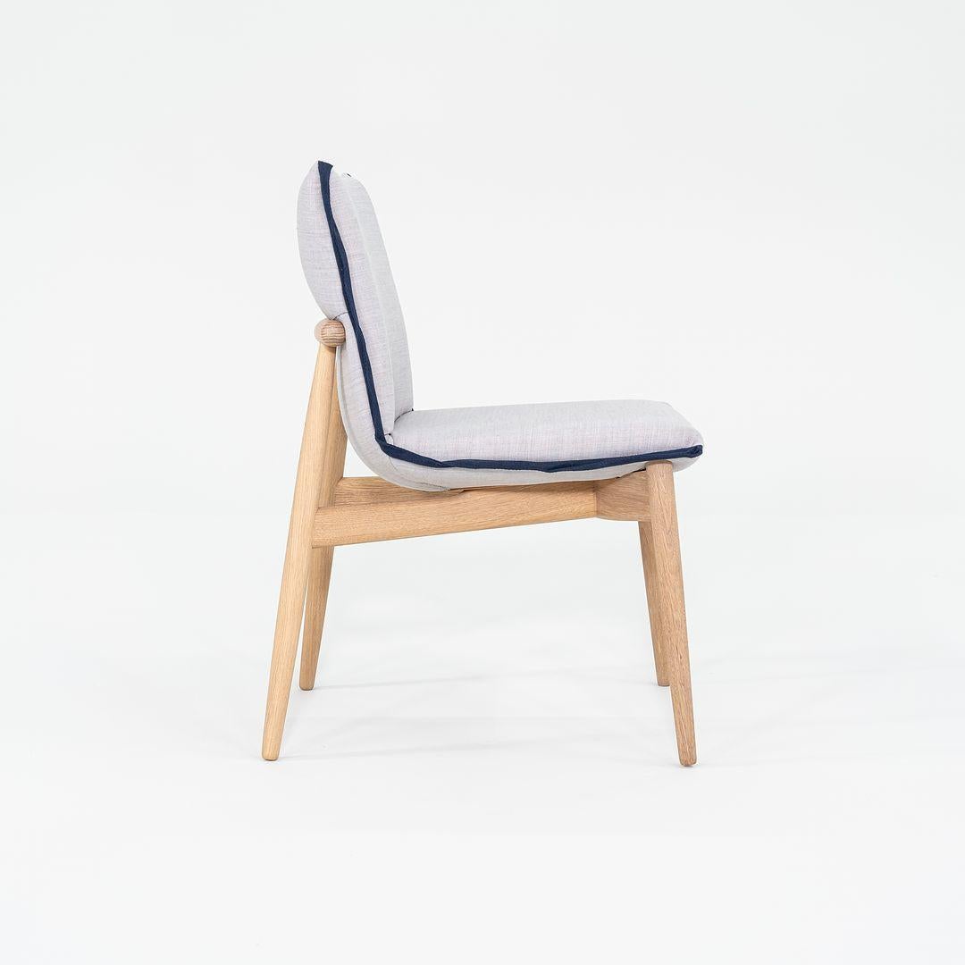 2023 Set di 7 sedie da pranzo EOO4 di EOOS per Carl Hansen in tessuto blu e Oak In condizioni ottime in vendita a Philadelphia, PA