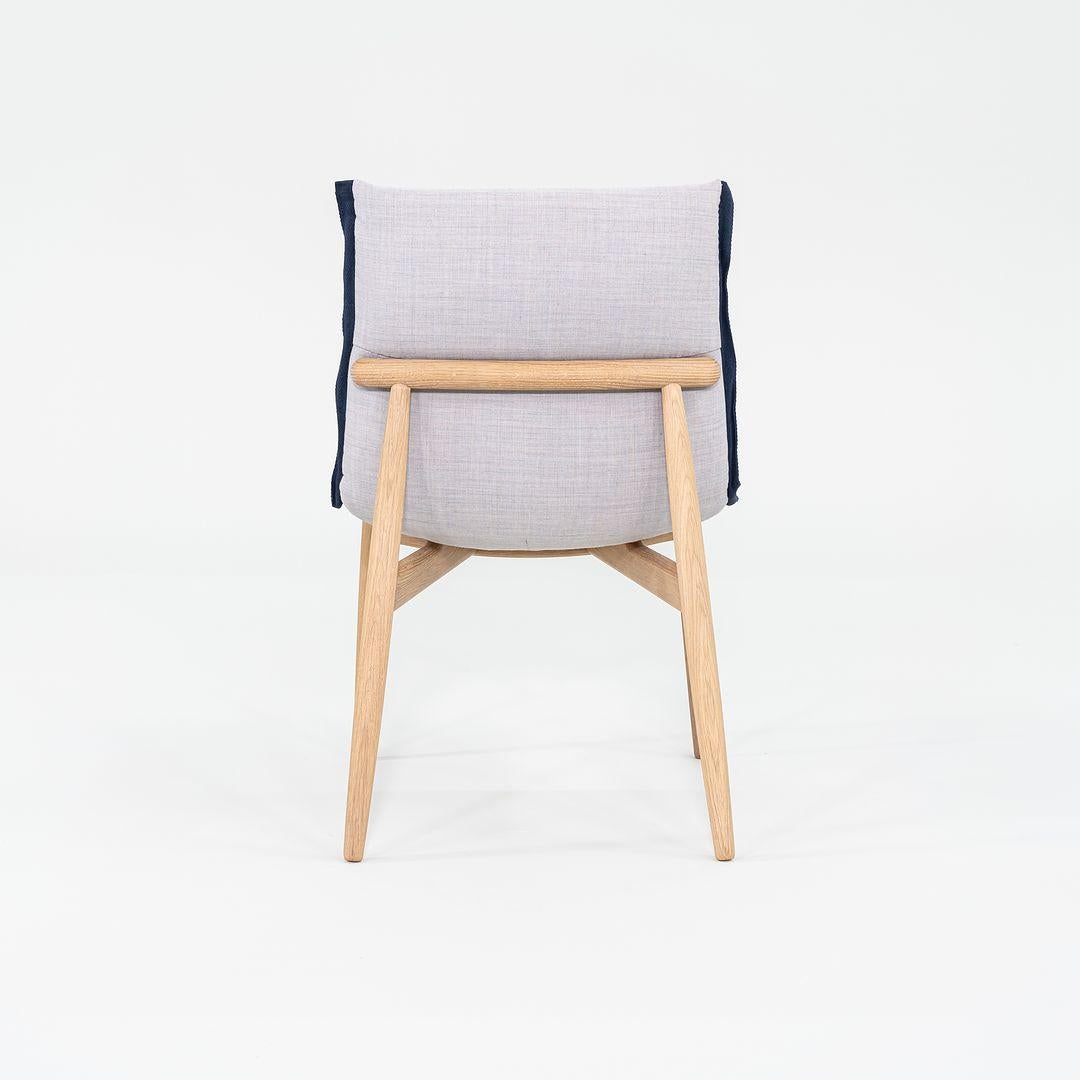 Tessuto 2023 Set di 7 sedie da pranzo EOO4 di EOOS per Carl Hansen in tessuto blu e Oak in vendita