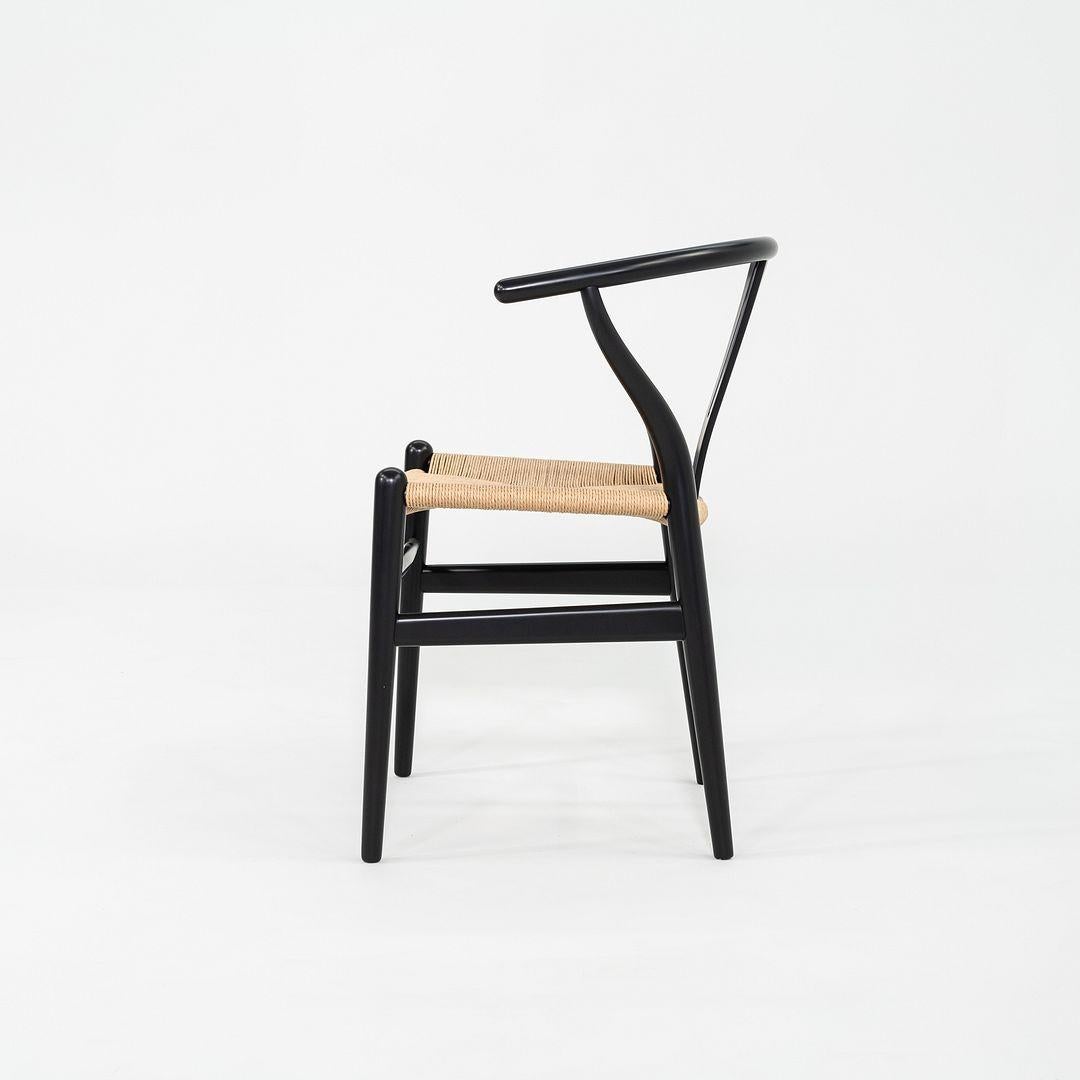 Moderno 2023 Set di tre poltrone da pranzo Hans Wegner per Carl Hansen CH24 Wishbone in vendita
