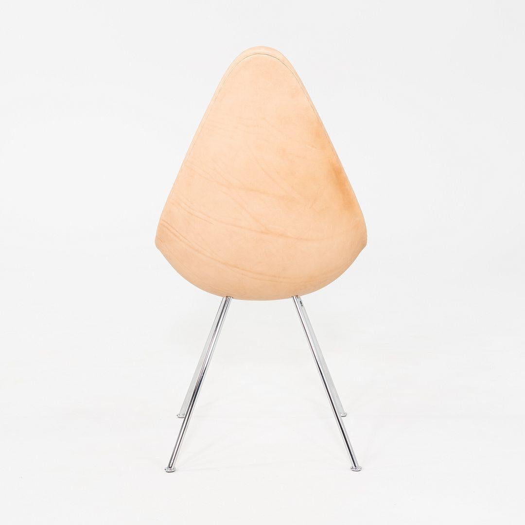 2024 Arne Jacobsen for Fritz Hansen Drop Dining Chair en cuir rustique Bon état - En vente à Philadelphia, PA