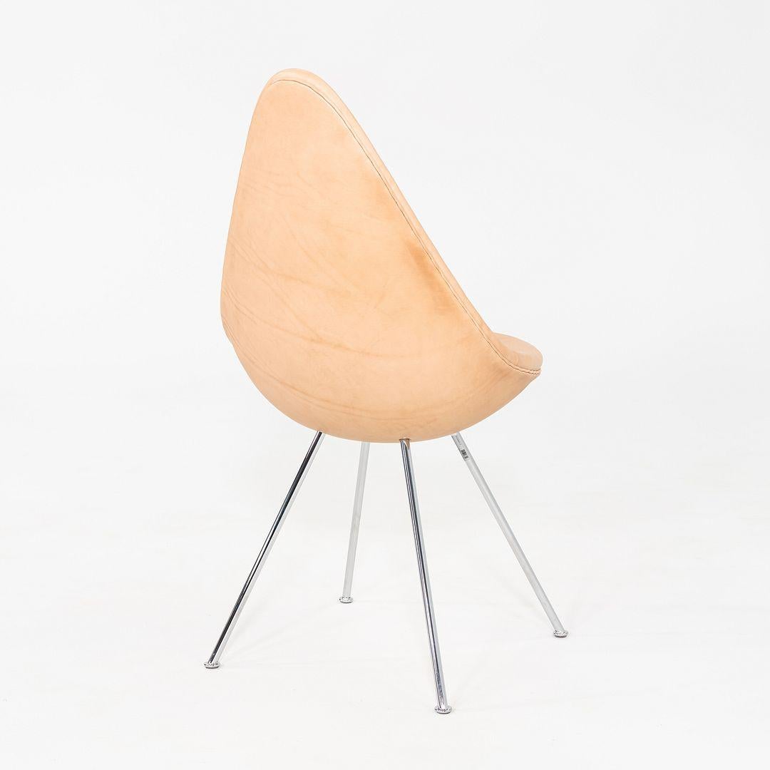 XXIe siècle et contemporain 2024 Arne Jacobsen for Fritz Hansen Drop Dining Chair en cuir rustique en vente