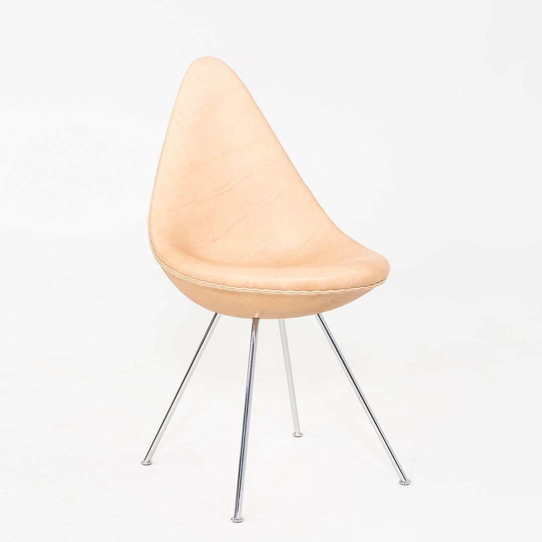 2024 Arne Jacobsen for Fritz Hansen Drop Dining Chair en cuir rustique en vente 1