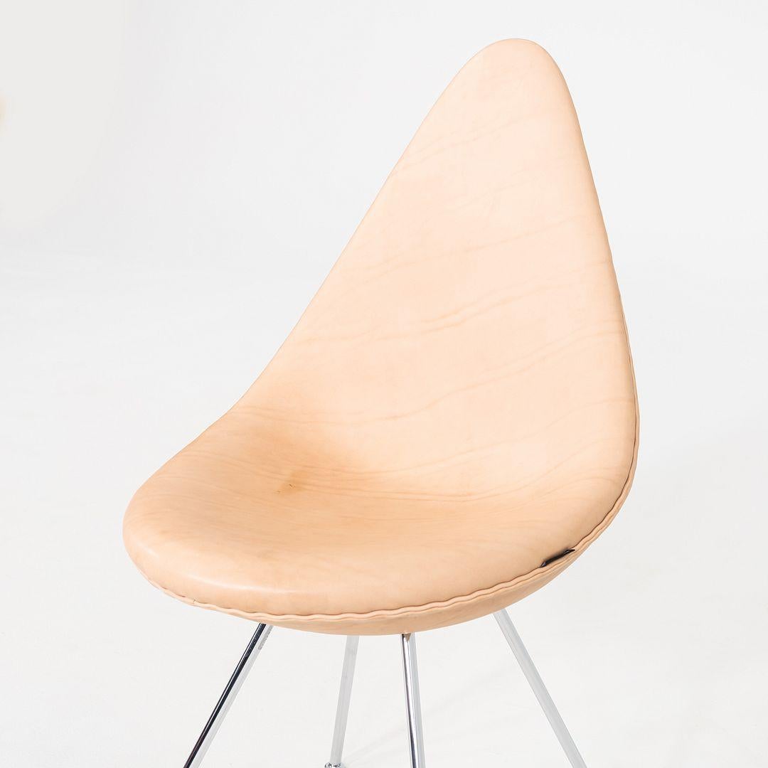 2024 Arne Jacobsen for Fritz Hansen Drop Dining Chair en cuir rustique en vente 2