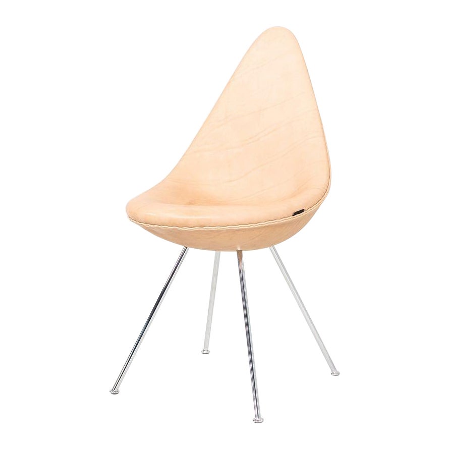 2024 Arne Jacobsen for Fritz Hansen Drop Dining Chair en cuir rustique en vente