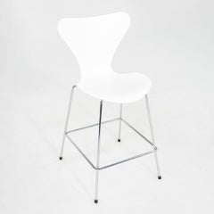 2024 Sgabello da banco Serie 7 di Arne Jacobsen per Fritz Hansen in frassino verniciato
