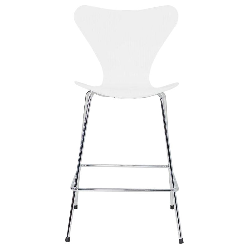 2024 Arne Jacobsen pour Fritz Hansen Tabouret de comptoir série 7 en frêne peint en vente