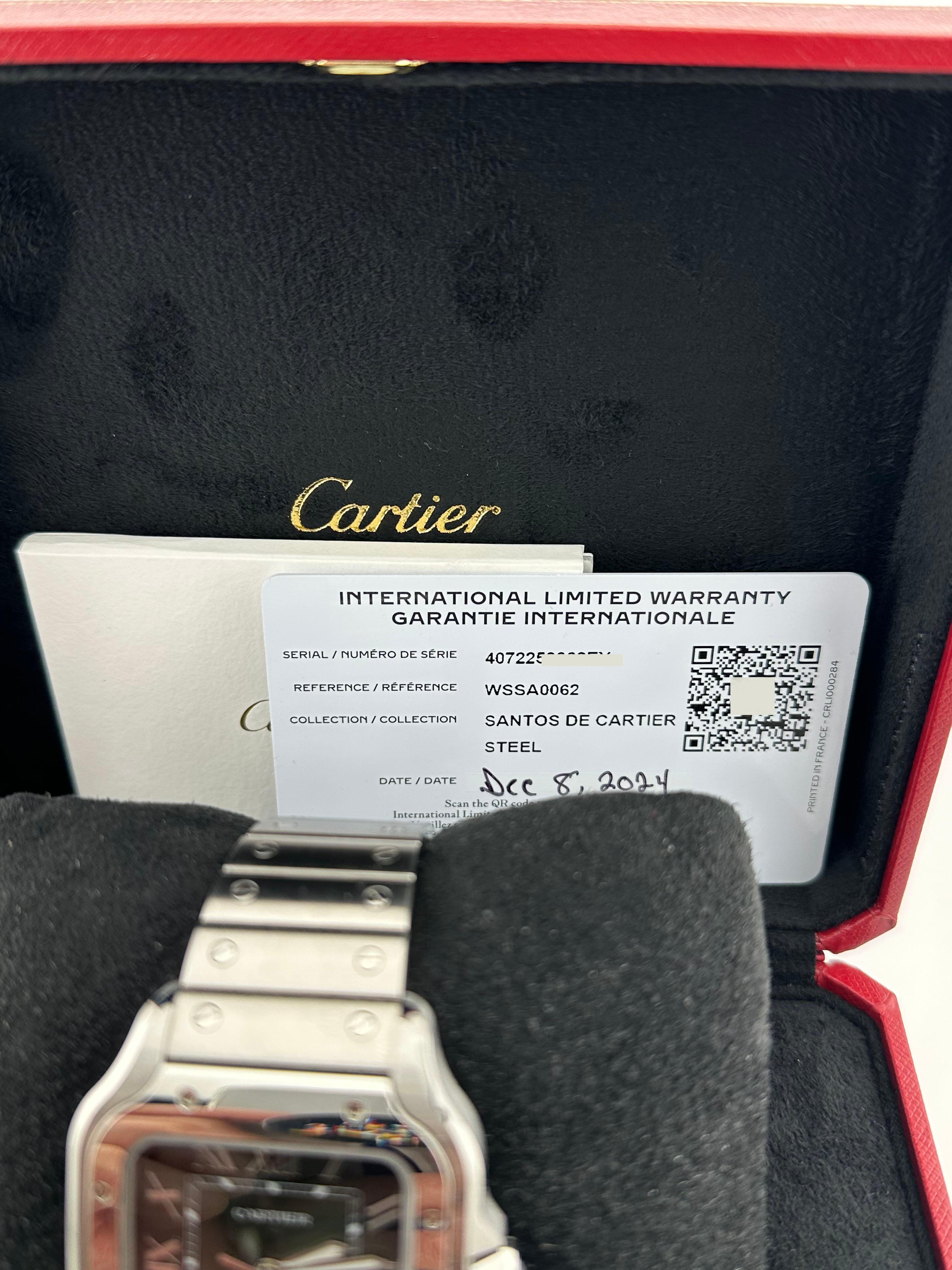 Style Number: WSSA0062 / Ref 4072

Year: 2024

Model: Cartier Santos de Cartier

Case Material: Stainless Steel 

Band: Stainless Steel 

Bezel: Stainless Steel 

Dial: Green

Face: Sapphire Crystal 

Case Size: 39.8mm 

Includes:

-Cartier Box and