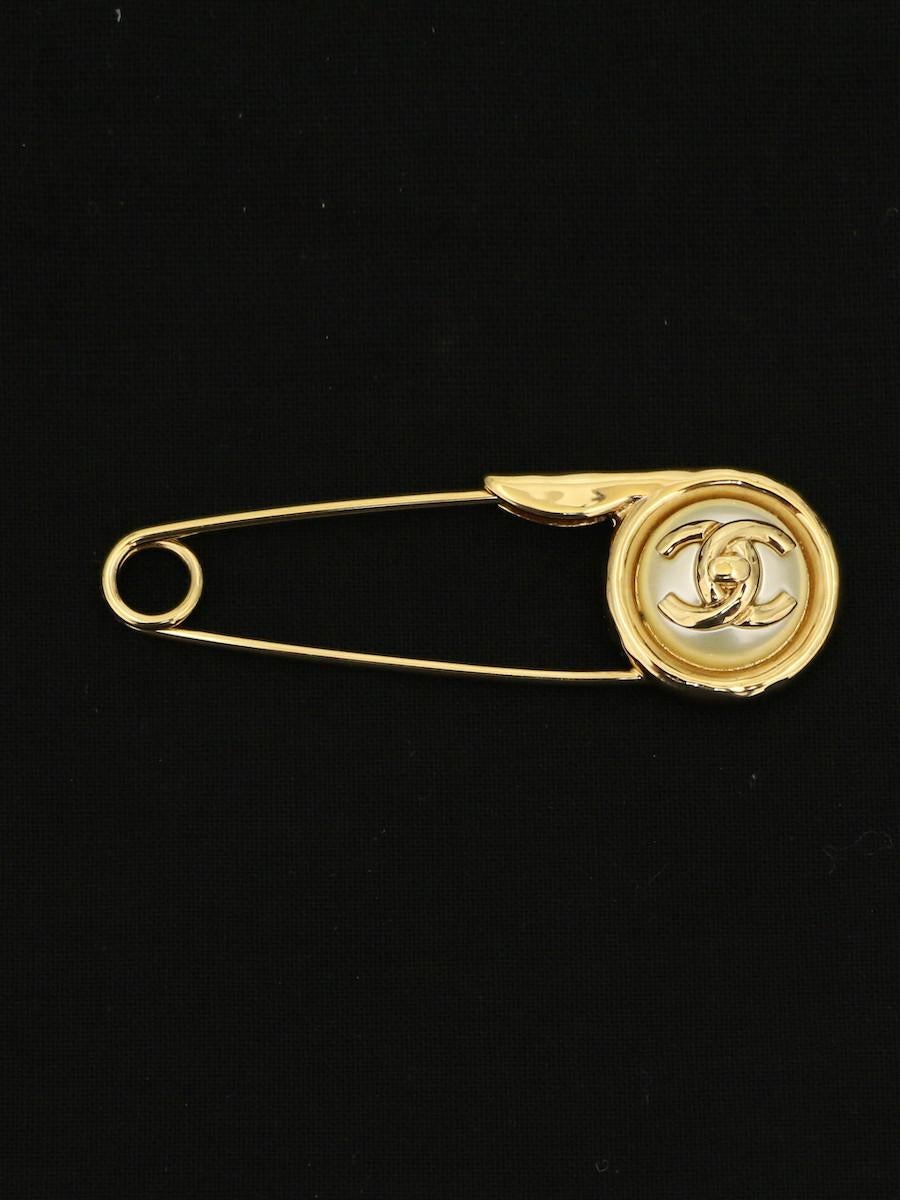 Alfiler de oro Chanel 2024 en Excelente estado para la venta en Paris, FR