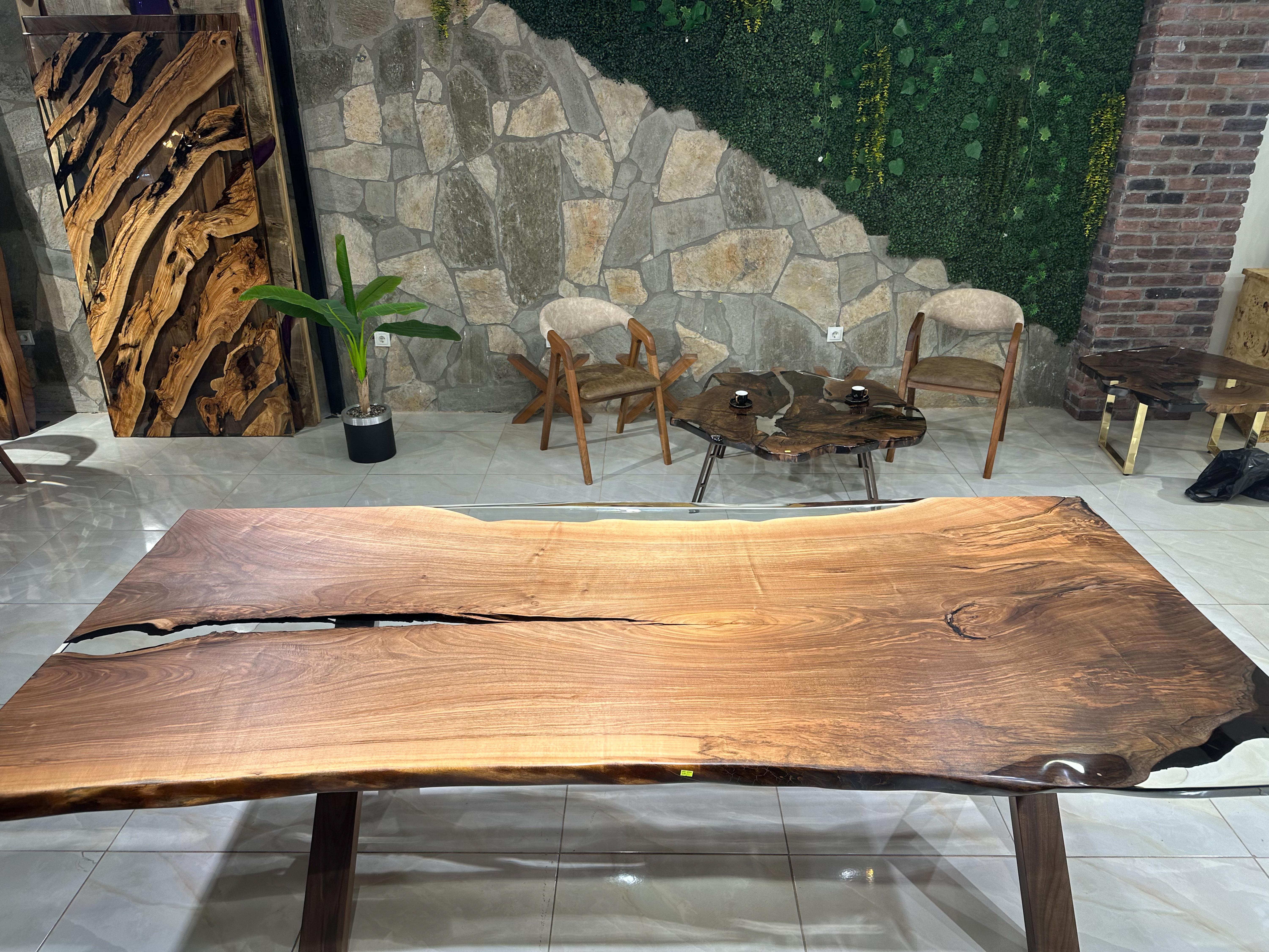 2024 Design Walnut Wood Custom Ultra Clear Epoxy Resin Live Edge Dining Table For Sale 3