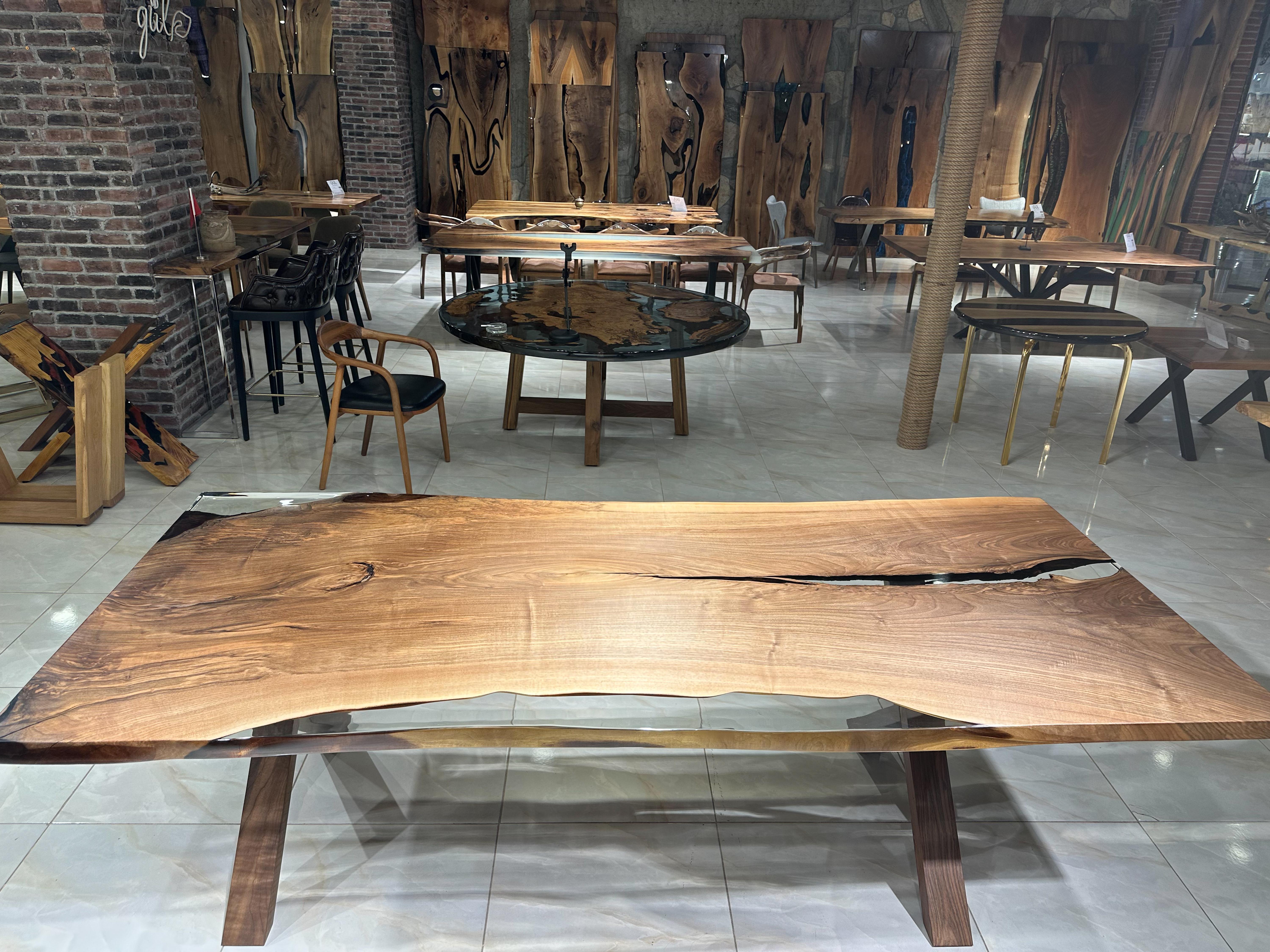 2024 Design Walnut Wood Custom Ultra Clear Epoxy Resin Live Edge Dining Table For Sale 4