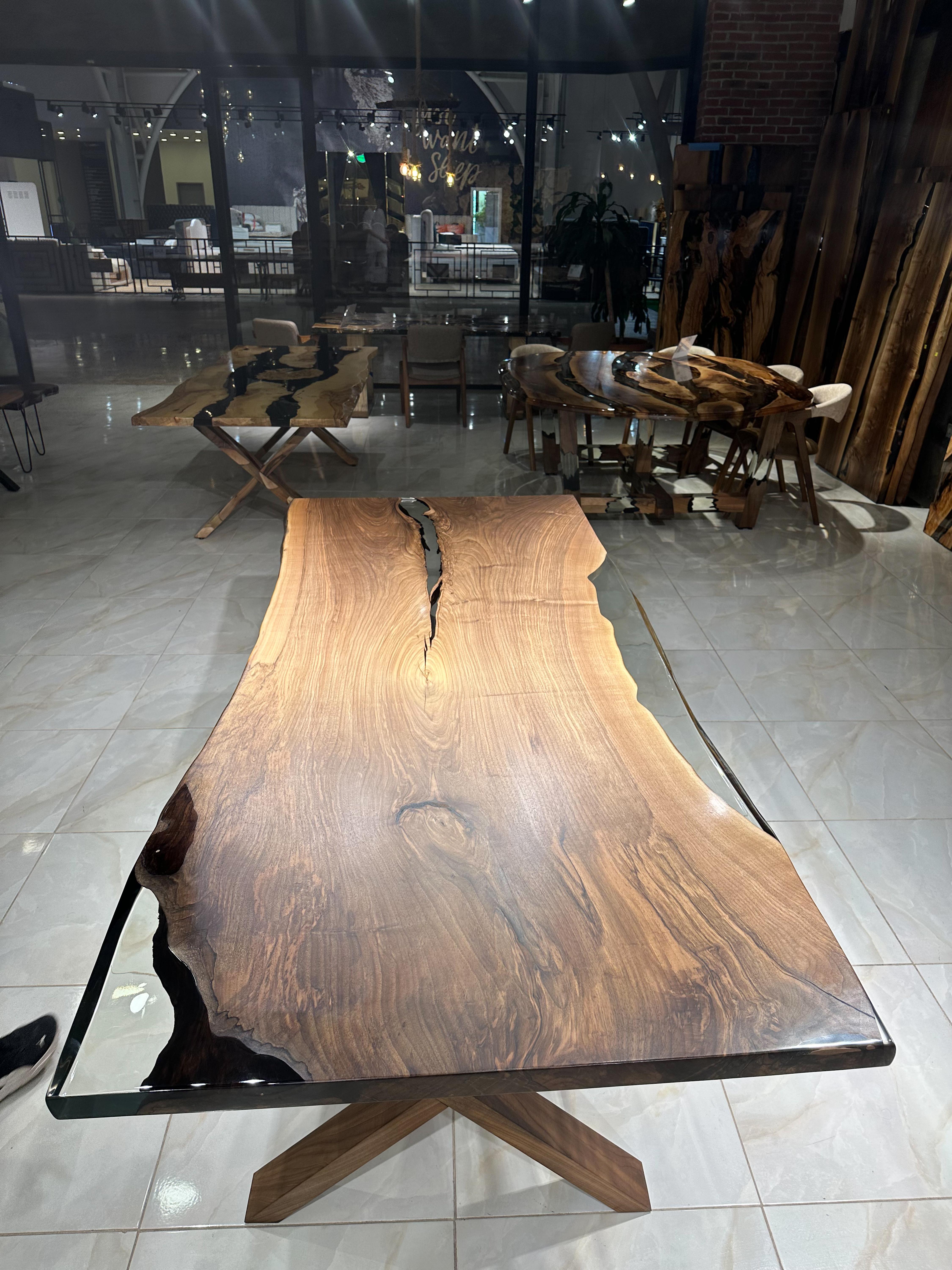 Arts and Crafts 2024 Design Walnut Wood Custom Ultra Clear Epoxy Resin Live Edge Dining Table For Sale