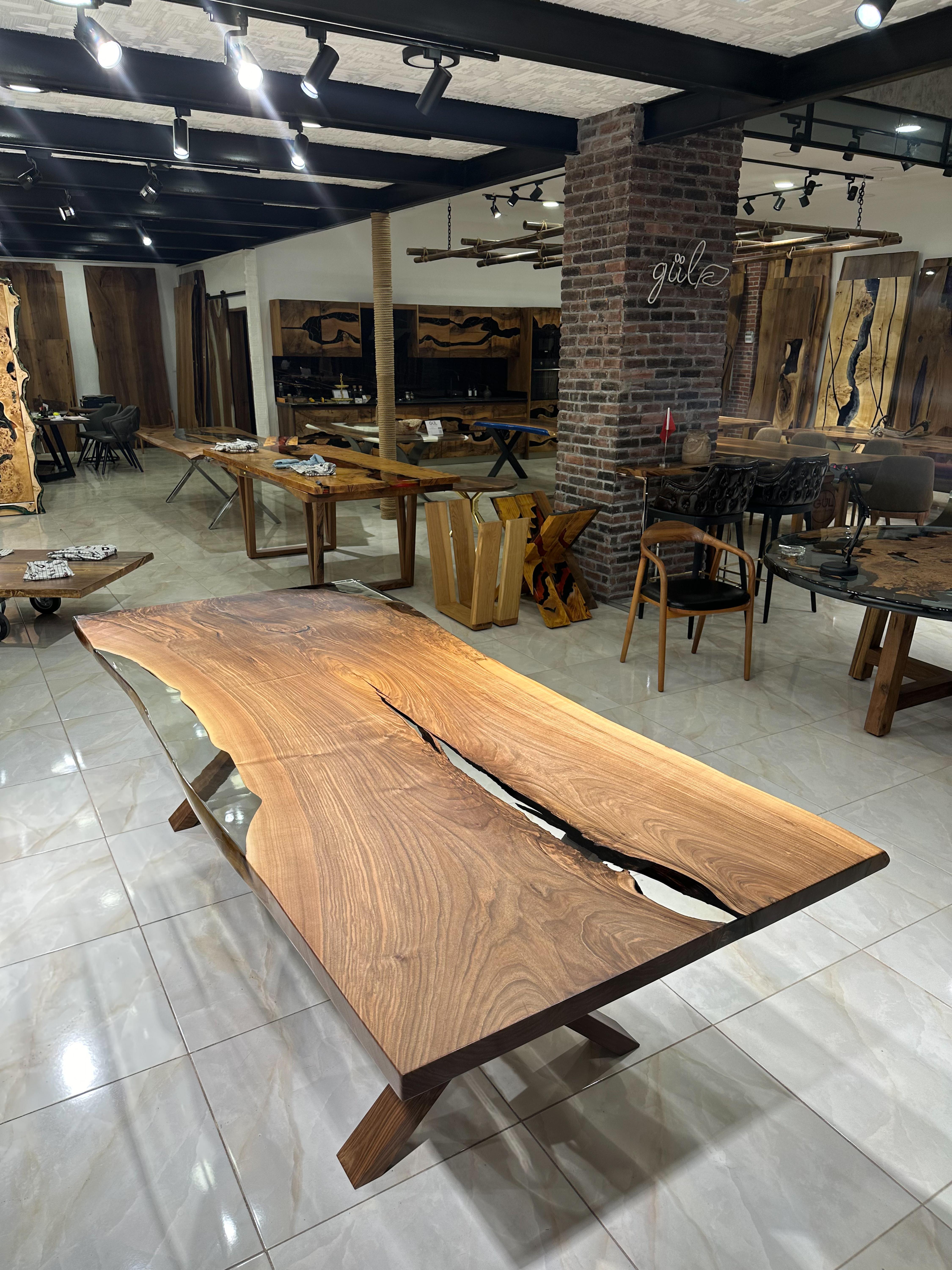 2024 Design Walnut Wood Custom Ultra Clear Epoxy Resin Live Edge Dining Table In New Condition For Sale In İnegöl, TR