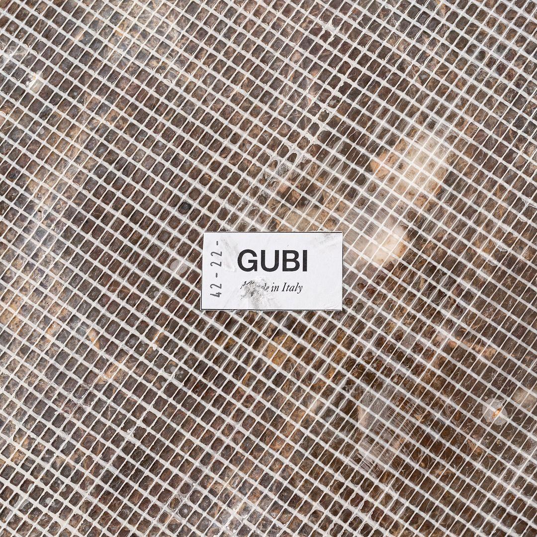 2024 GamFratesi para GUBI Mesa baja TS con tapa de mármol Emperador Base negra en venta 1