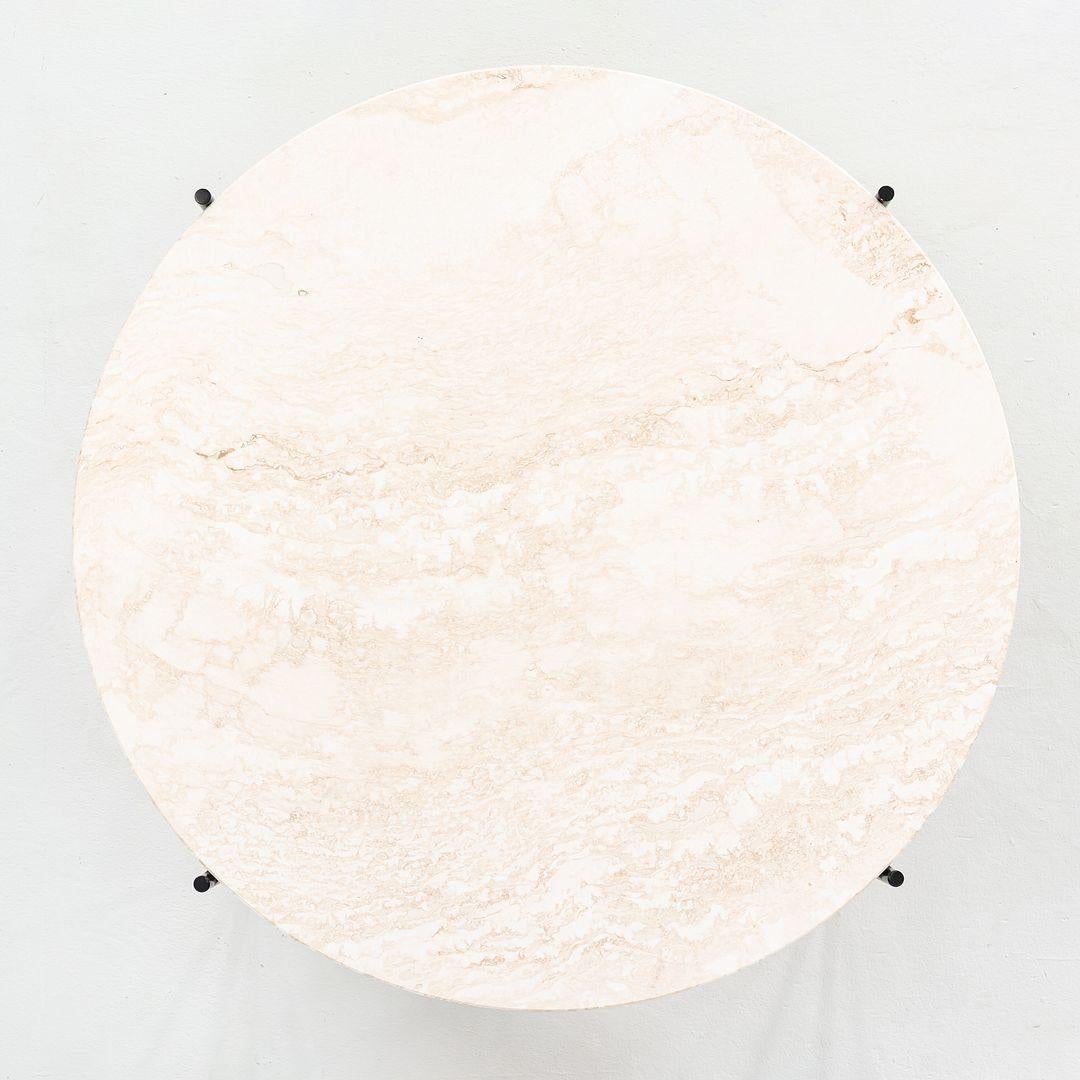 2024 GamFratesi para GUBI TS Mesa baja de exterior con tapa de travertino blanco neutro Acero en venta
