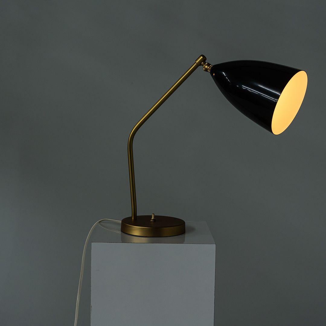 2024 Greta M. Grossman für GUBI Grashoppa Tischlampe, 3x verfügbar (Aluminium) im Angebot