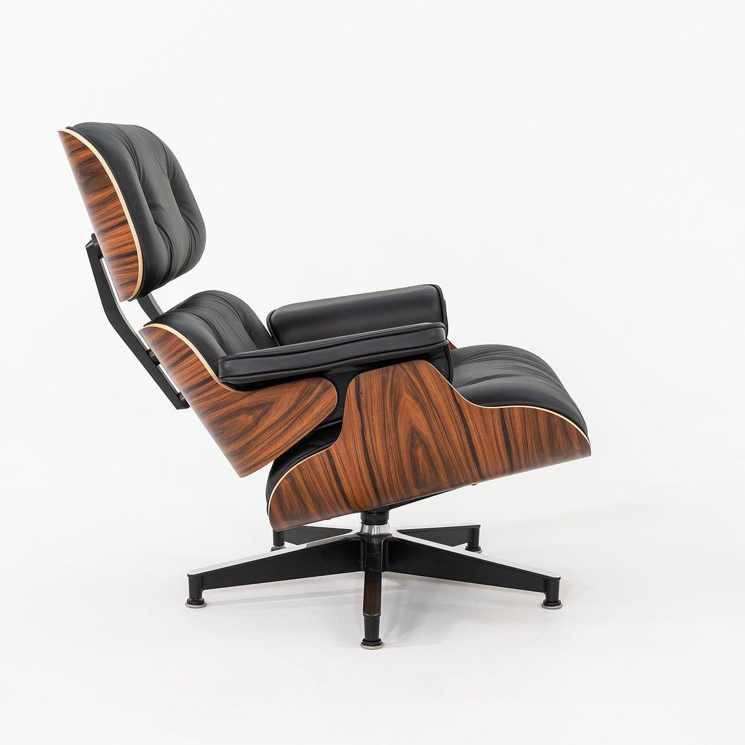 XXIe siècle et contemporain 2024 Chaise longue et ottoman Eames d'Herman Miller en cuir noir en vente