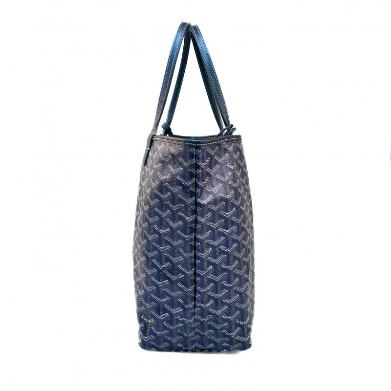 Beautiful limited series Cabas GOYARD Saint Louis PM with pochette and magnetic hook.

Condition : never worn
Made in France
Model: Saint Louis Petit Modèle
Material : calfskin-coated textile
Interior : canvas
Color: iridescent blue
Dimensions: 34 x