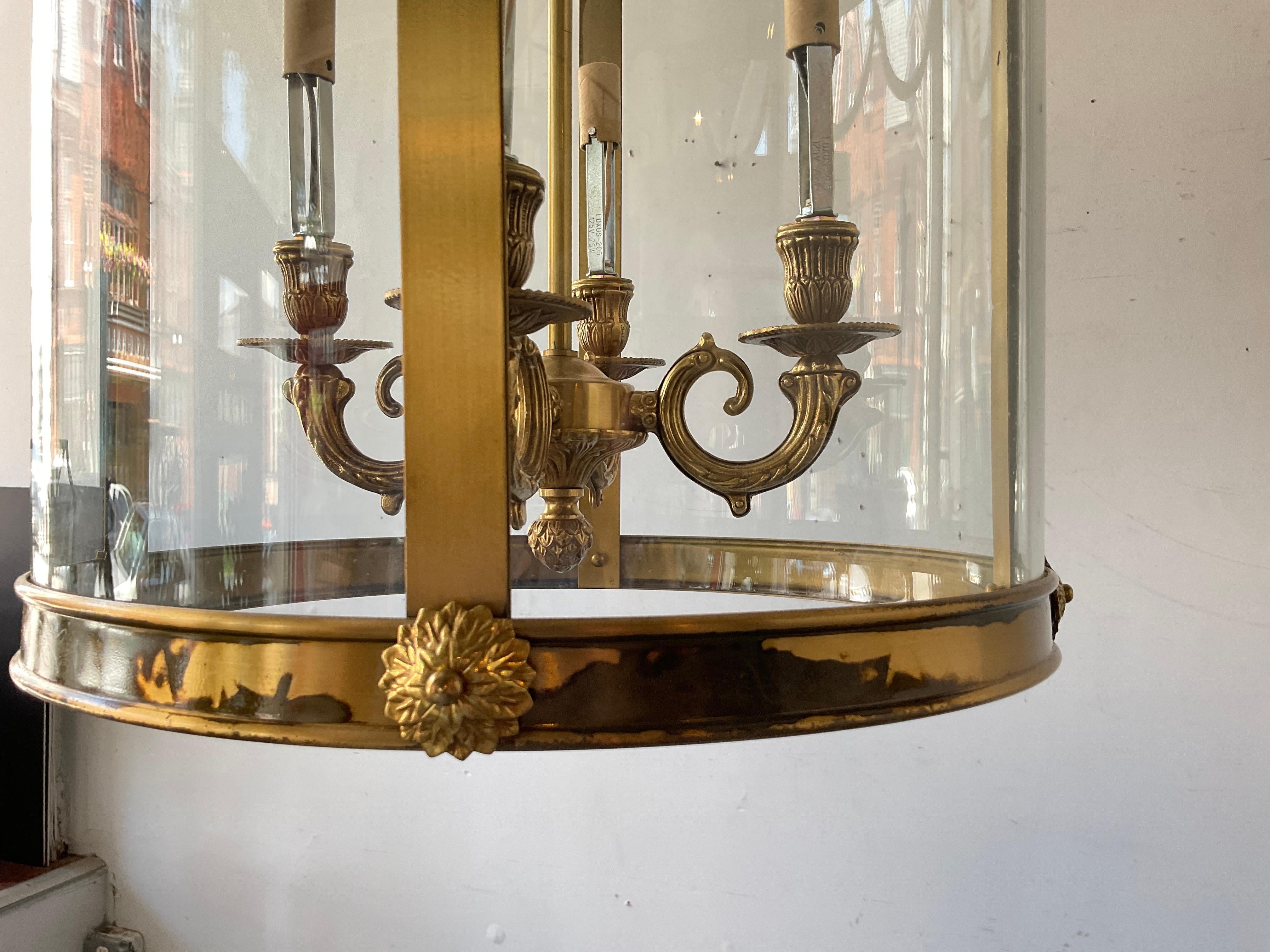 2024 Metropolitan Lighting Large Regency Style Brass Lantern For Sale 1